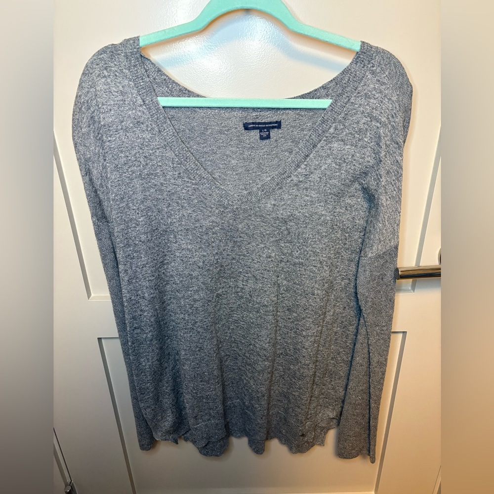 American Eagle Outfitters Heather Gray V-Neck Long Sleeve Top